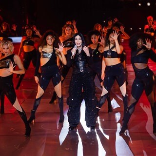 Cher singt bei der Victoria's Secret Show.