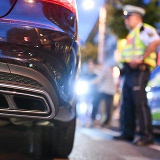 Polizei-Kontrolle Autorennen: Drei BMW-Fahrer haben sich Samstagnacht in Mannheim ein Autorennen geliefert.