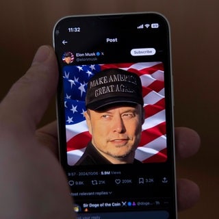 Elon Musk im US-Wahlkampf: Er sammelt Unterschriften und verlost gleichzeitig eine Million Dollar am Tag.