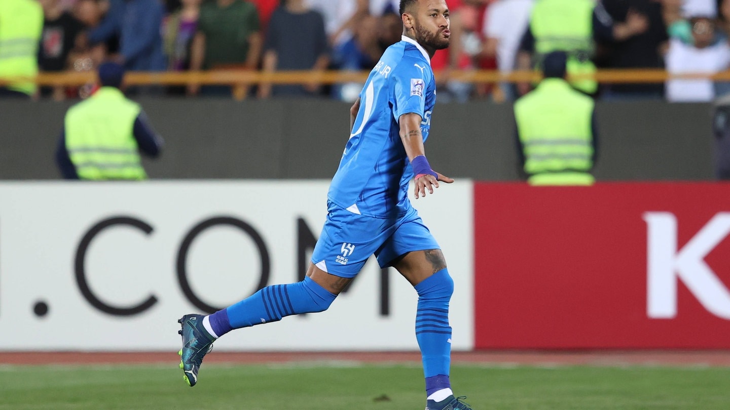 Neymar ist nach langer Verletzungspause zurück auf dem Fußballplatz. Bei seinem Klub Al-Hilal hat er sein Comeback gegeben.