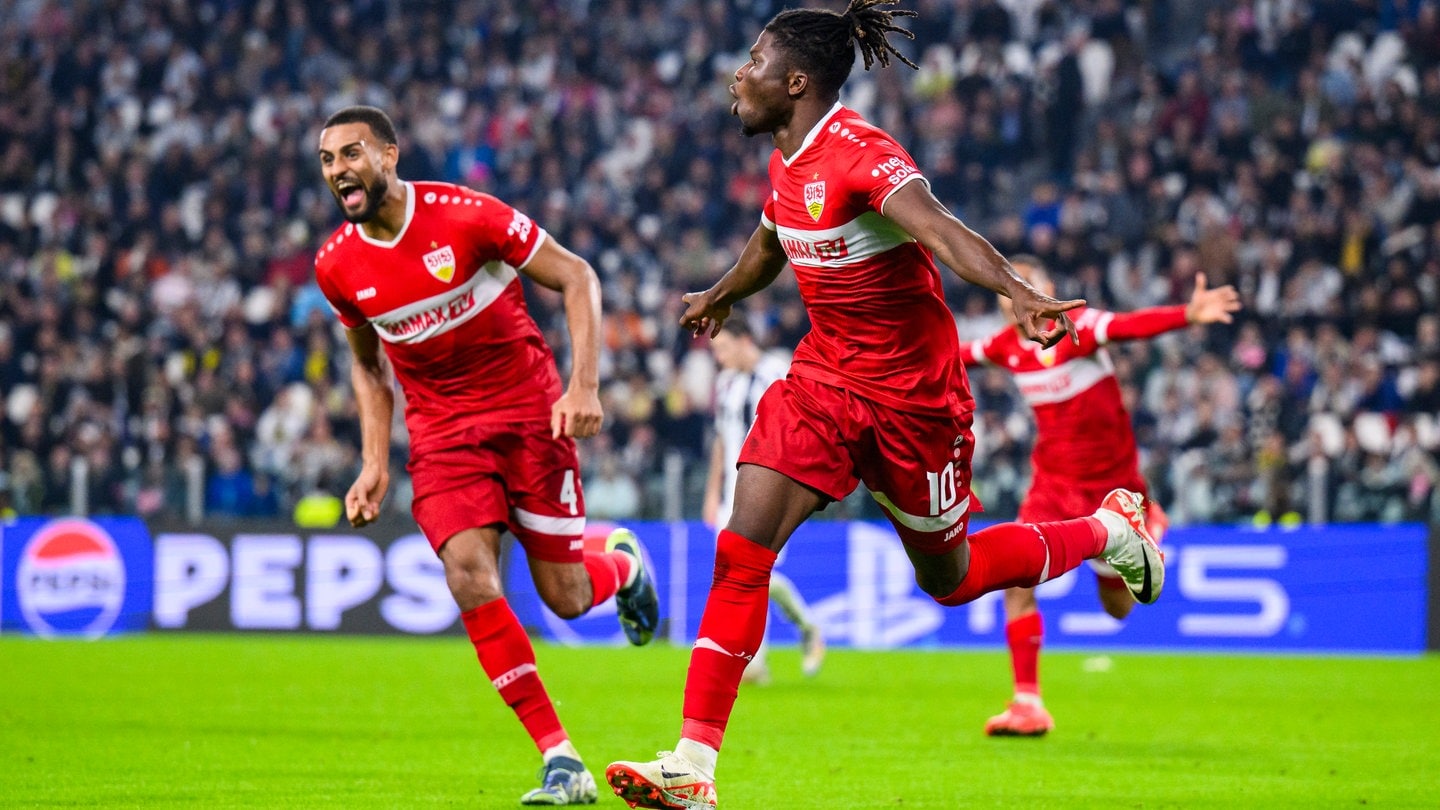 Champions League, Juventus Turin - VfB Stuttgart, Vorrunde, 3. Spieltag, Allianz Stadium. Stuttgarts El Bilal Toure jubelt nach seinem Tor zum 1:0.