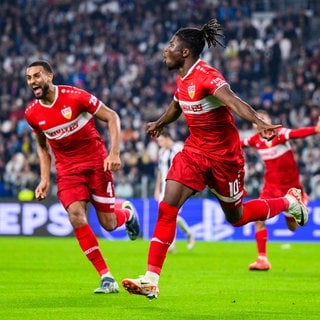 Champions League, Juventus Turin - VfB Stuttgart, Vorrunde, 3. Spieltag, Allianz Stadium. Stuttgarts El Bilal Toure jubelt nach seinem Tor zum 1:0.