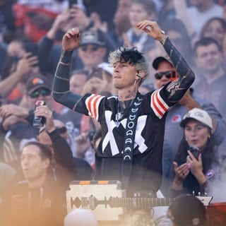 Machine Gun Kelly beim Football 