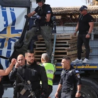 Israelische Polizei bei dem LKW