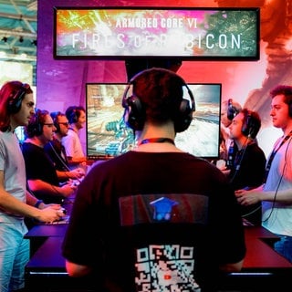 Gamer auf der Gamescom Köln: Für Gaming-Entwickler gibt es jetzt ein Stipendium von der Bundesregierung.