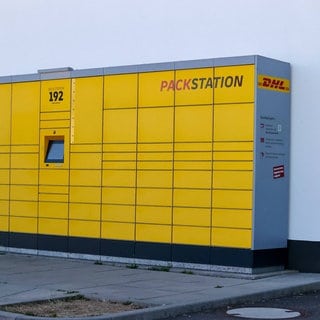 Eine DHL-Packstation.