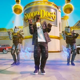 Snoop Dogg beim Gameplay von Fortine Battle-Royal