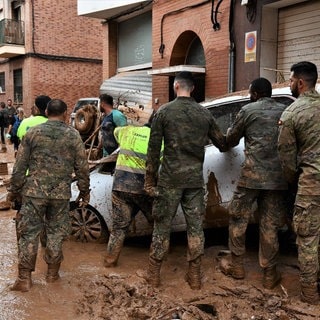 Soldaten bei dem Hilfseinsatz in Spanien.