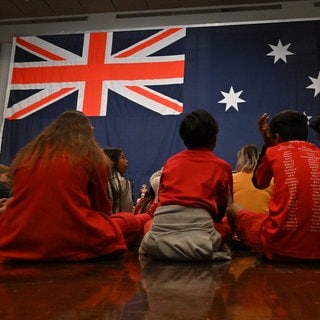 Kinder am Nationalen Flaggentag in Autraliens Haupstadt Canberra.