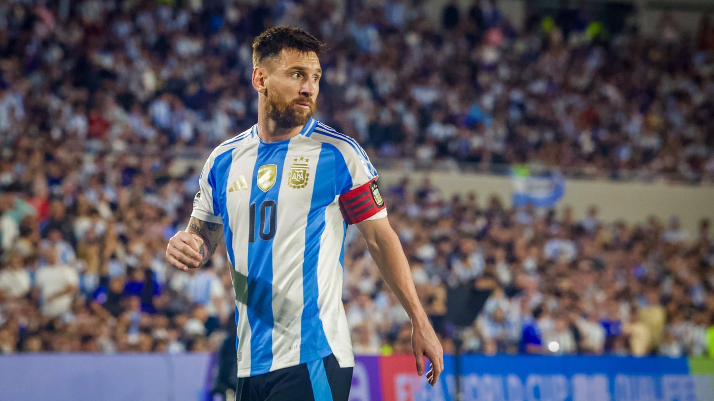 Lionel Messi spielt in der WM-Qualifikation für die argentinische Nationalmannschaft gegen Bolivien.