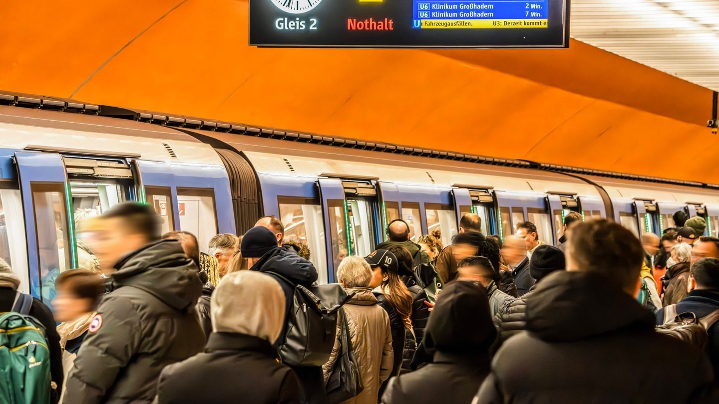 Symbolbild volle U-Bahnstation