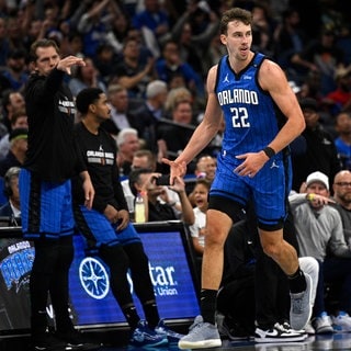 Franz Wagner (22), Power-Forward der Orlando Magic, feiert seinen Dreipunktewurf.