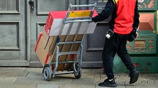 SYMBOLBILD - In Ottersheim im Landkreis Germersheim kam es zu einem gewaltsamen Streit zwischen einem Paketboten und Entsorgungsunternehmern.