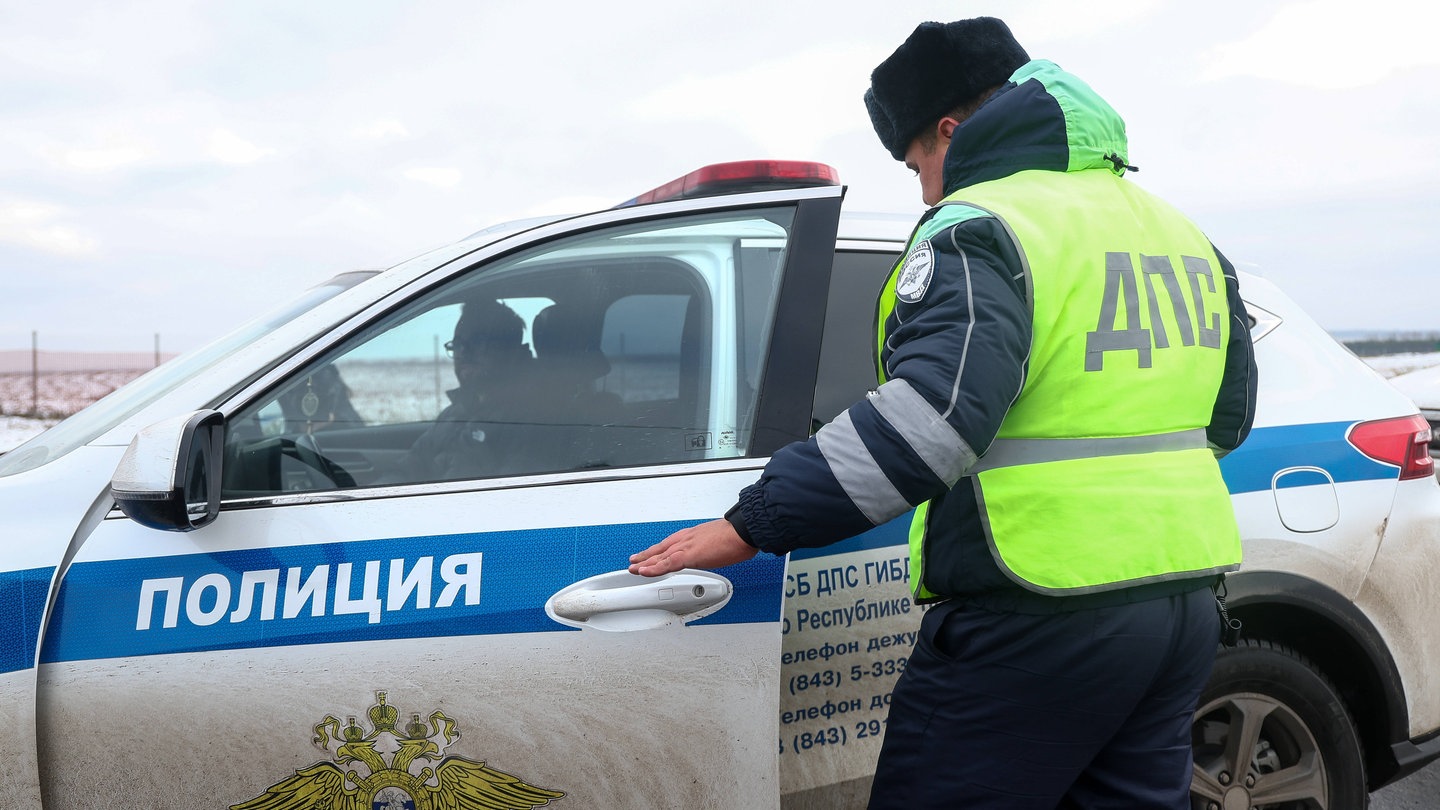 Symbolbild: Russische Polizei. Deutscher soll wegen Sabotage-Vorwurfs in Russland festgenommen worden sein.