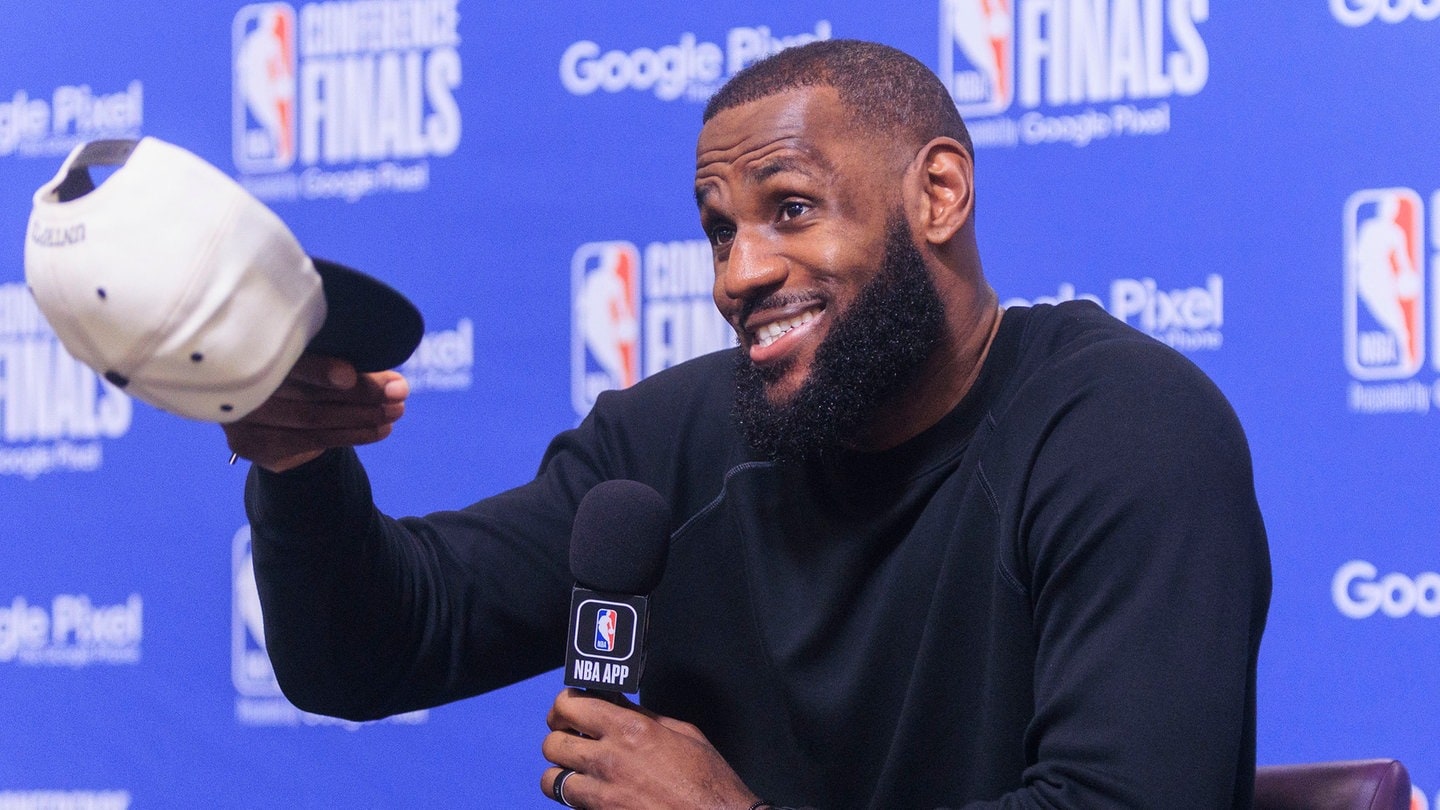 Pressekonferenz: LeBron James von den Los Angeles Lakers reagiert auf der Pressekonferenz nach einer Niederlage.