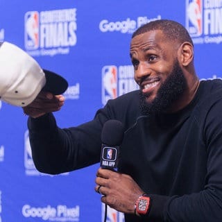 Pressekonferenz: LeBron James von den Los Angeles Lakers reagiert auf der Pressekonferenz nach einer Niederlage.