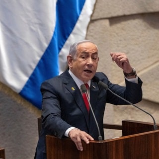 Israels Ministerpräsident Benjamin Netanjahu spricht vor Gesetzgebern in der Knesset, dem israelischen Parlament.