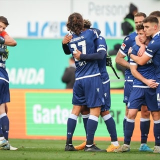 Dominik Salz hat beim Karlsruher SC im Alter von 37 Jahren sein Zweitliga-Debüt gefeiert.