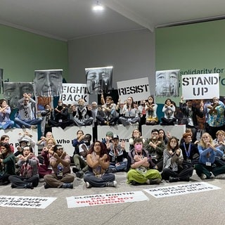 Proteste auf der Weltklimakonferenz in Baku haben was bewirkt. Die Staaten haben sich auf Zahlungen der Industriestaaten für mehr Klimaschutz geeinigt.