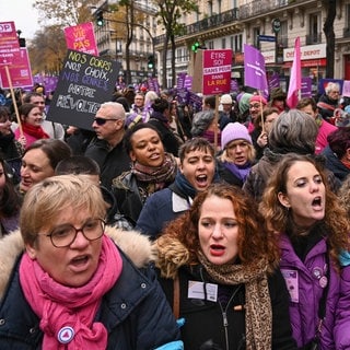 Tausende Menschen protestierten in Frankreich gegen Gewalt an Frauen