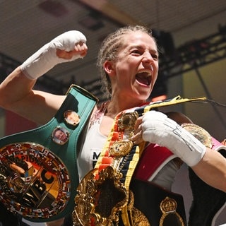 Tina Rupprecht hält als erste deutsche Profi-Boxerin die drei Weltmeistertitel der Verbände WBC, WBO und WBA.