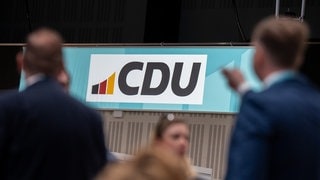 Archiv: Ein CDU-Logo bei einem CDU-Bundesparteitag. 