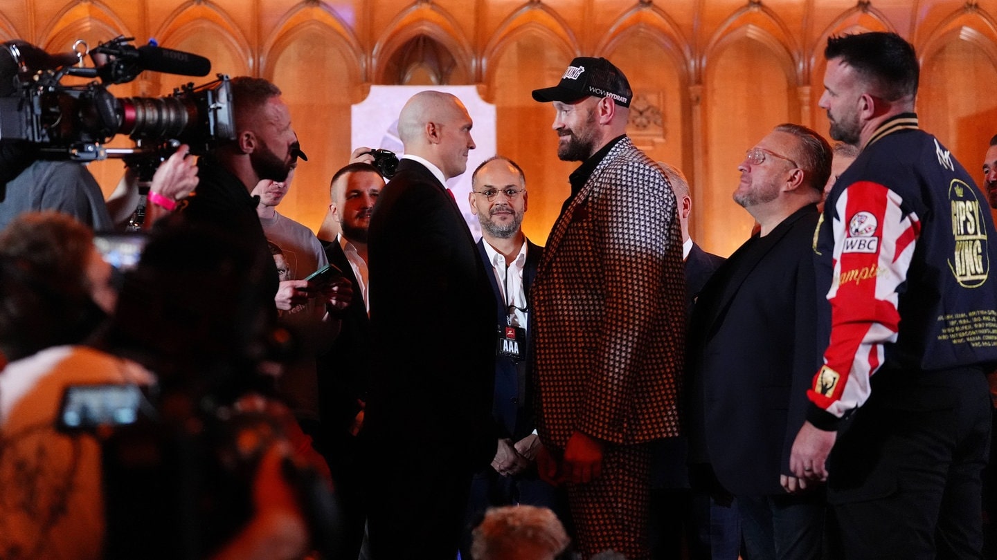 Bald geht der Boxkampf zwischen Tyson Fury und Oleksandr Usyk in die zweite Runde.