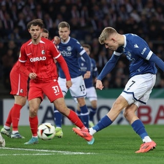 Gegen Arminia Bielefeld ist die Mannschaft des SC Freiburg aus dem DFB-Pokal ausgeschieden. Durch das 3:1 steht Bielefeld im Viertelfinale.