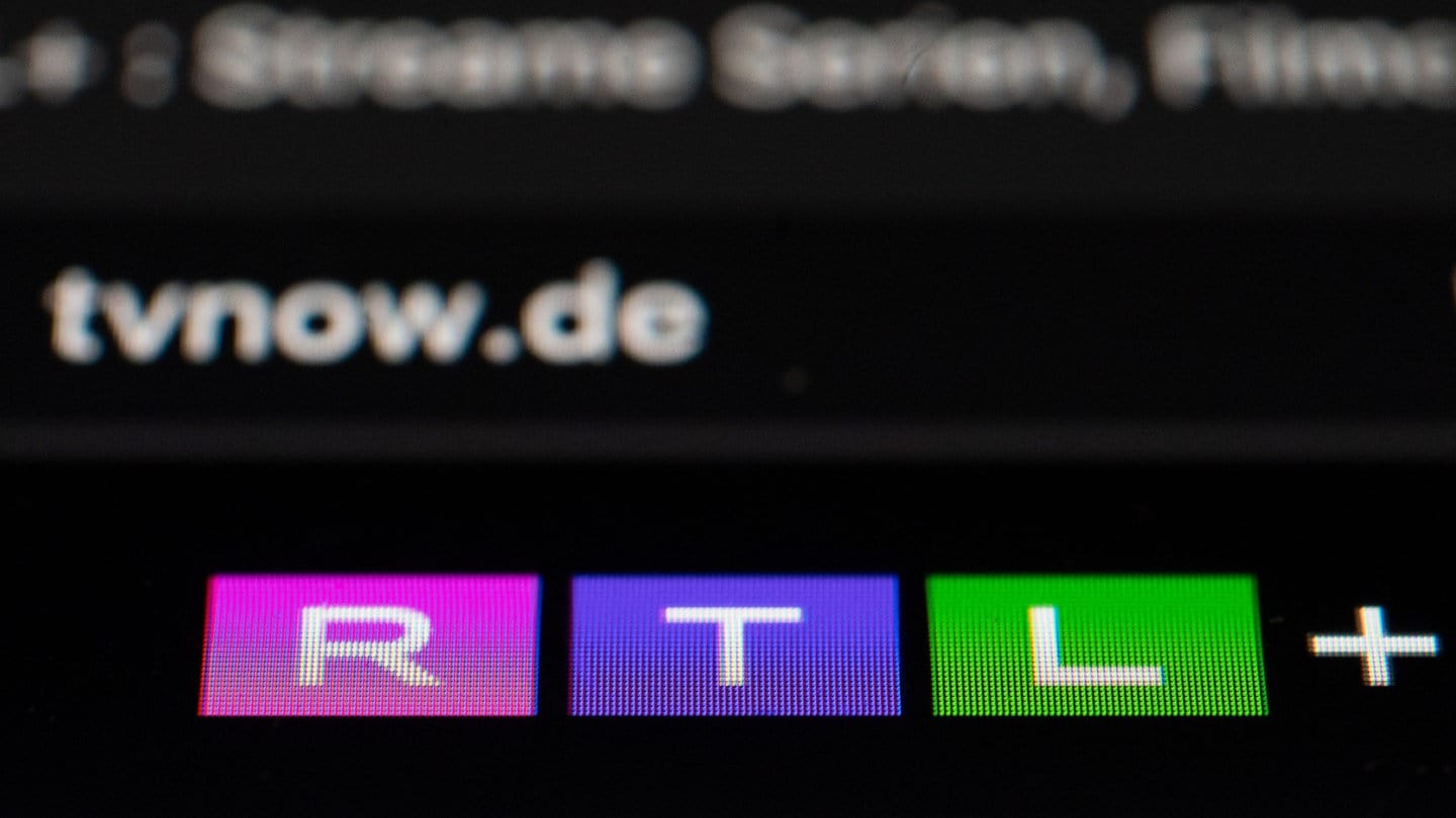 Das Logo der Streamingplattform RTL+ ist unter der Web-Adresse «tvnow.de» zu sehen.