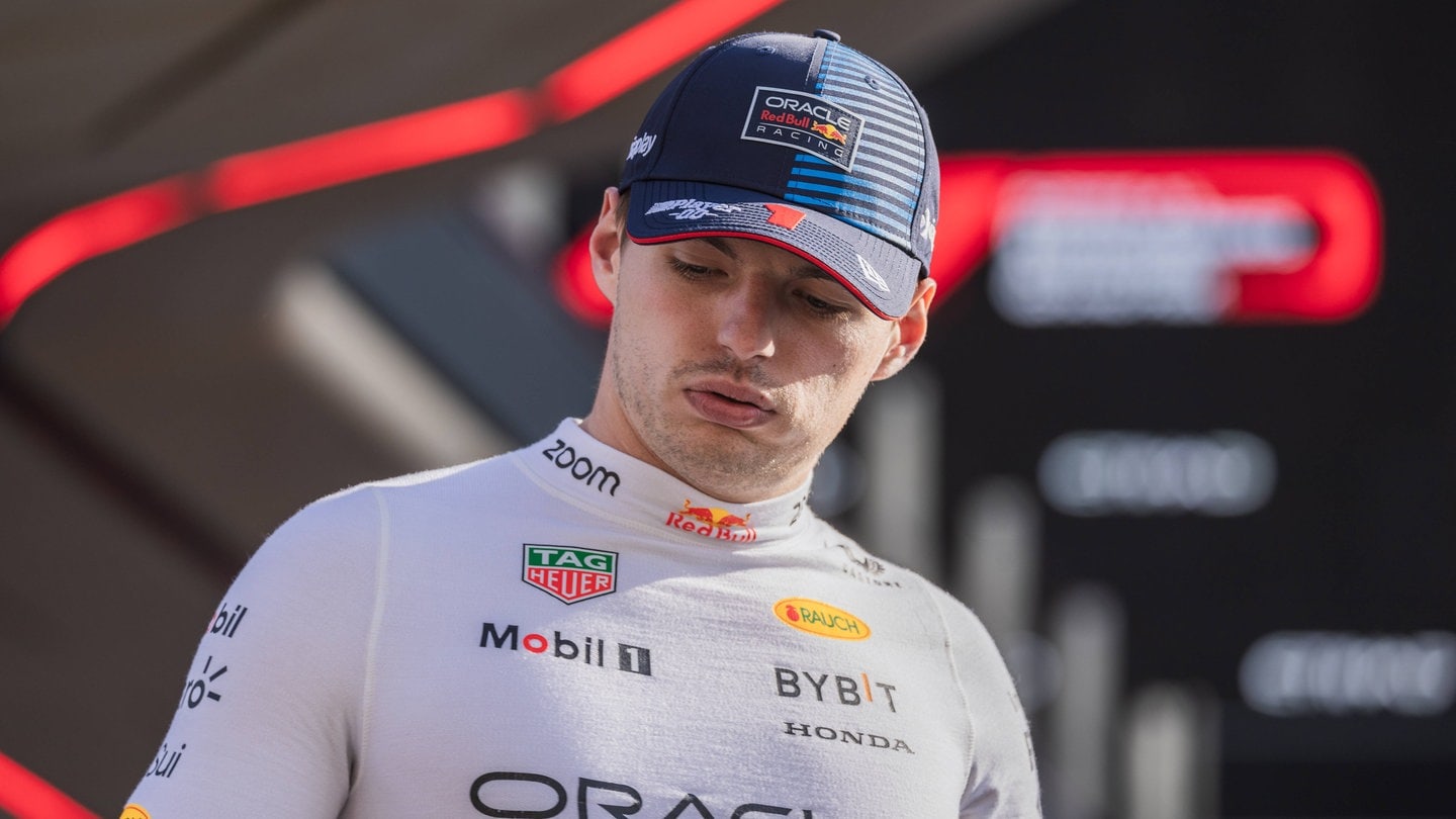 Max Verstappen wurde von der FIA für seinen Fluch-Eklat bestraft.