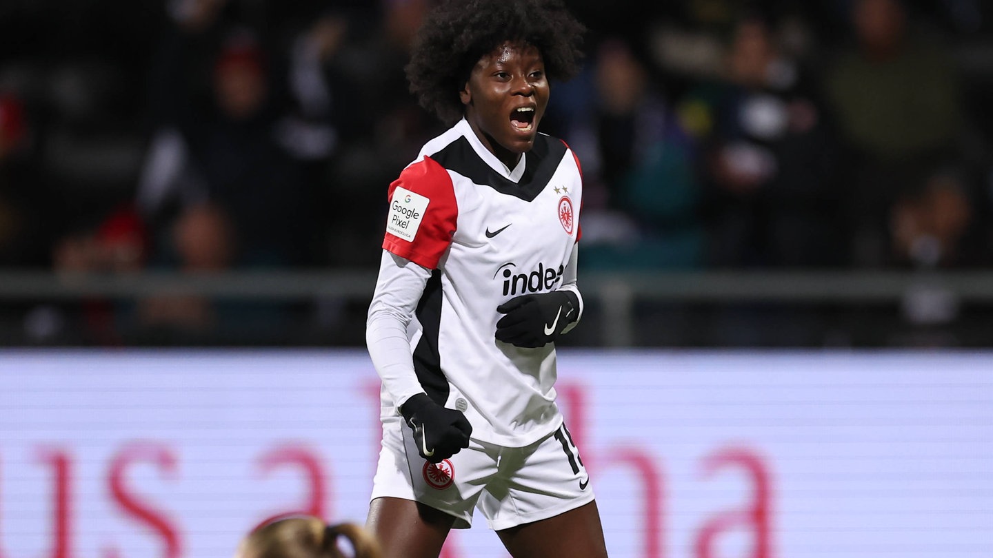 Nicole Anyomi von Eintracht Frankfurt jubelt