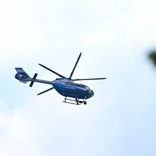 In Philippsburg hat am Dienstag ein Jugendlicher das Auto seiner Mutter geklaut und ist damit herumgefahren. Auch ein Polizeihubschrauber suchte nach ihm (Symbolbild).