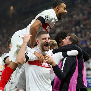 Die Spieler des VfB Stuttgart feiern ein Tor beim 5:1-Heimsieg in der Champions League gegen Young Boys Bern.