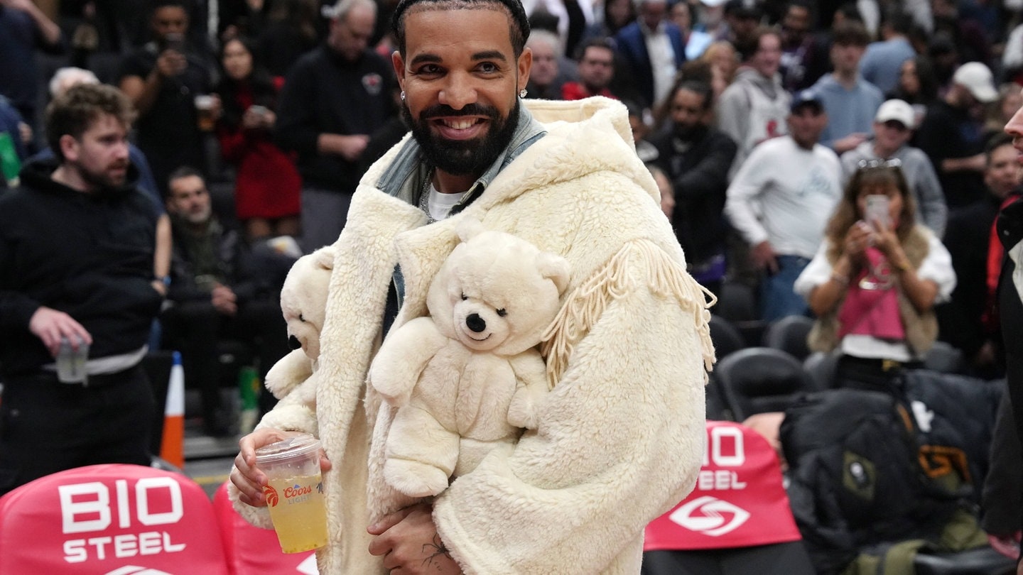 Drake bei einem Basketballspiel in Toronto