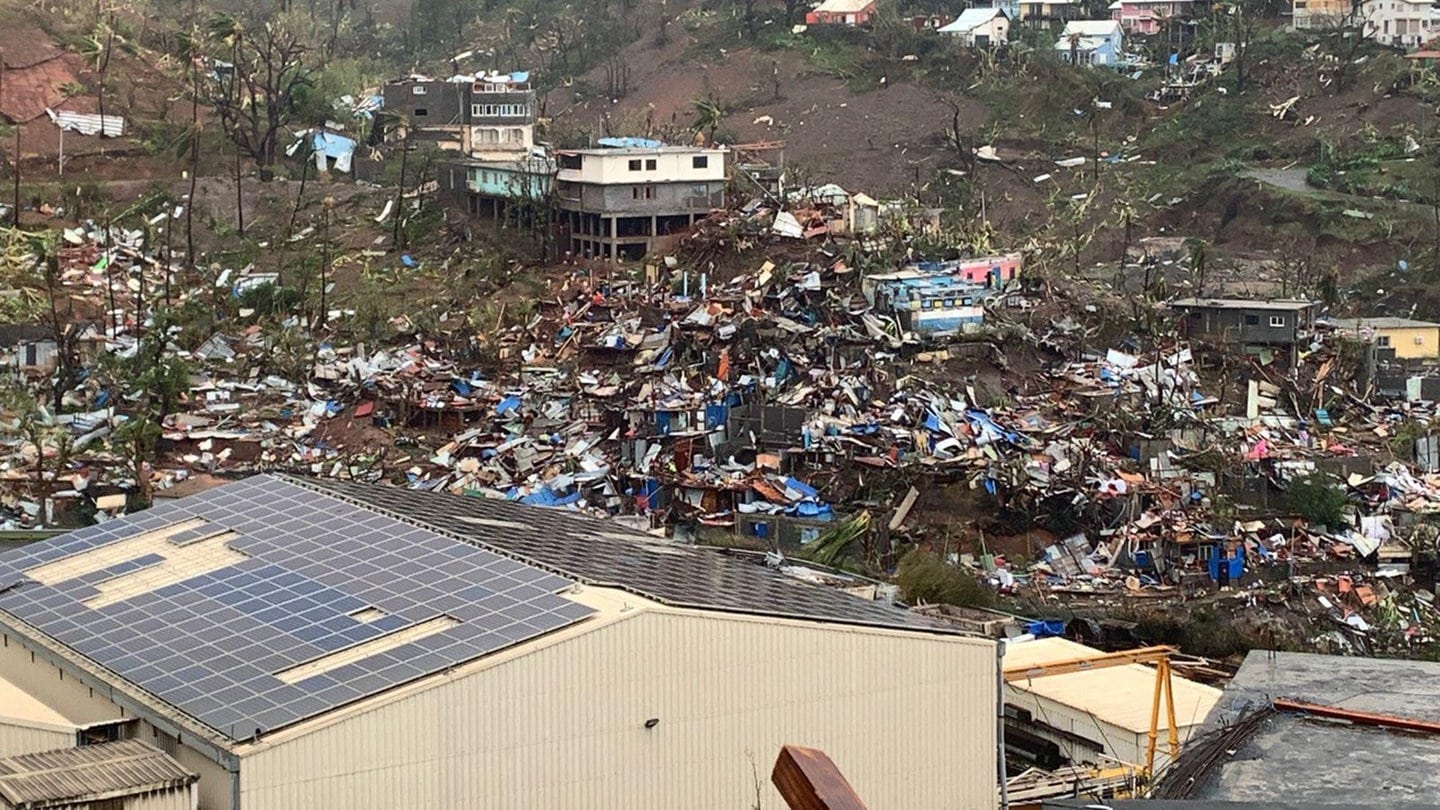 Ein Bild der Zerstörung bietet sich auf der französischen Insel Mayotte.