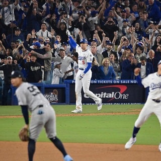 Freddie Freeman von den Los Angeles Dodgers jubelt