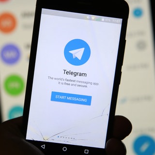 Journalisten haben ein Netzwerk auf telegram aufgedeckt. Dort wurden bilder, Chats und Videos von Vergewaltigungen geteilt.