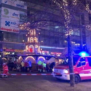 Auto fährt in Menschenmenge auf Magdeburger Weihnachtsmarkt