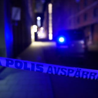 Ein Polizeiabsperrung in Schweden: Rapper Gaboro soll auf einem Parkplatz erschossen worden sein. Jetzt geht ein Video viral.