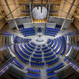 Der leere Plenarsaal im Bundestag 