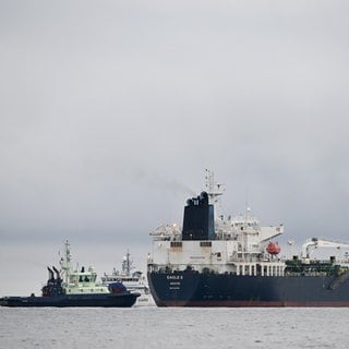 Der Öltanker "Eagle S" wird verdächtigt, die Stromverbindung zwischen Finnland und Estland gestört zu haben: Die EU macht Russland für die Zunahme von Sabotagefällen in Europa verantwortlich und fordert Konsequenzen.