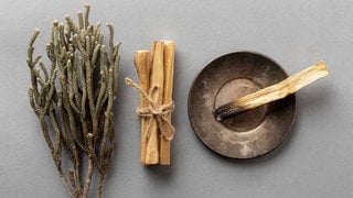 Räucherstäbchen, Lavendel und Palo Santo