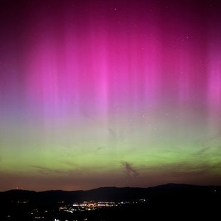 Polarlichter über dem Dreisamtal bei Oberried nahe Freiburg im Schwarzwald im Mai 2024.