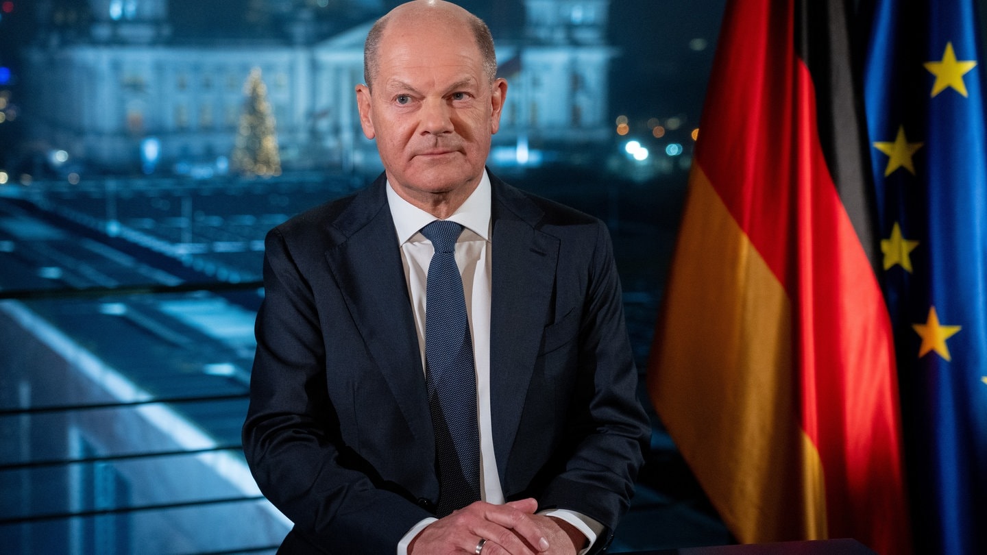 Bundeskanzler Olaf Scholz - hier bei seiner Neujahrsansprache - ist gegen ein generelles Böllerverbot in Deutschland. Viele Menschen hatten ein Verbot in einer Petition gefordert.