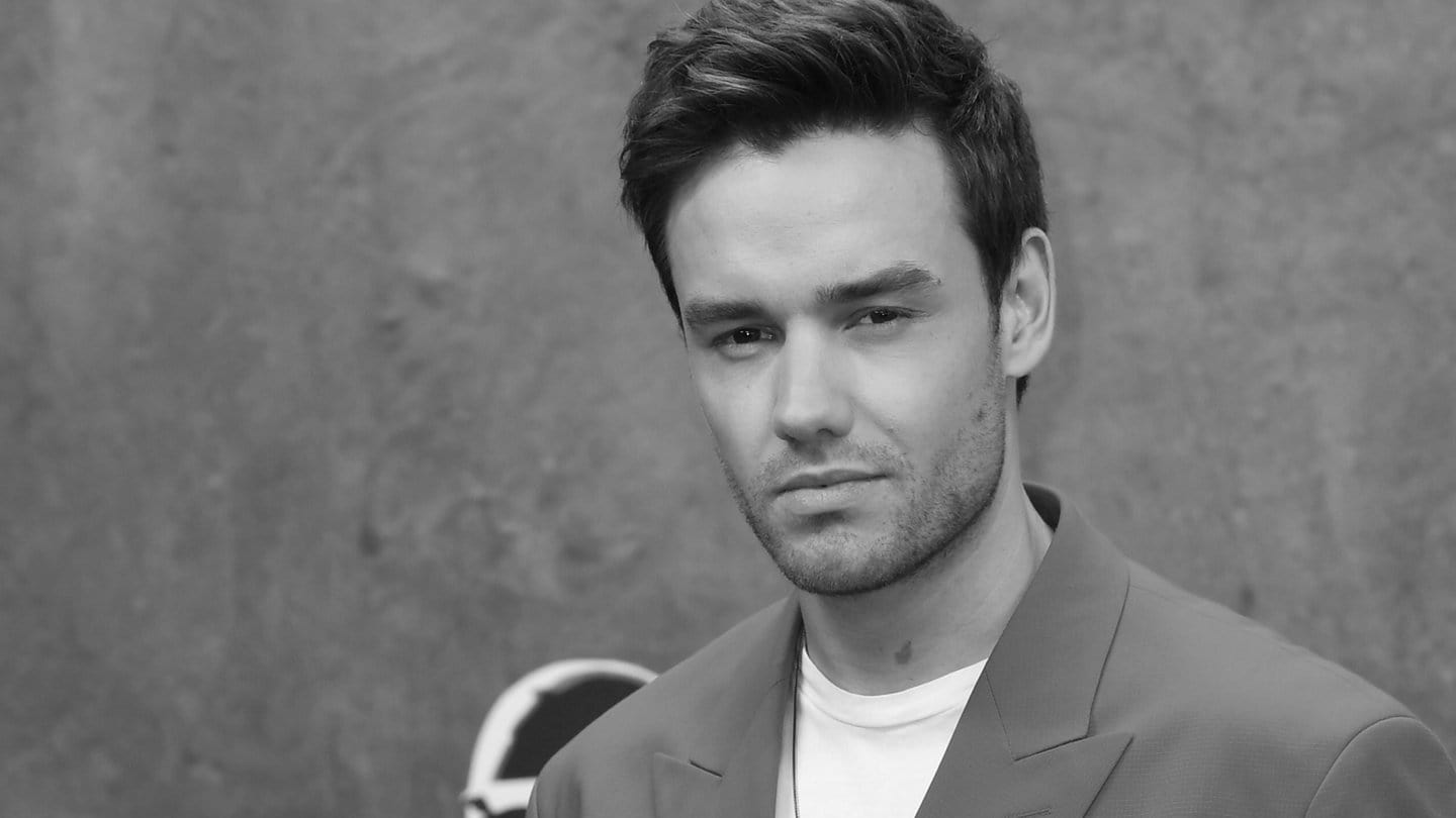 Der frühere One-Direction-Sänger Liam Payne. Er ist im Oktober 2024 vom Balkon seines Hotelzimmers in Buenos Aires in Argentinien gestürzt und gestorben. Jetzt wurde ein Kellner verhaftet - er soll Liam Payne vor seinem Tod Drogen geliefert haben.