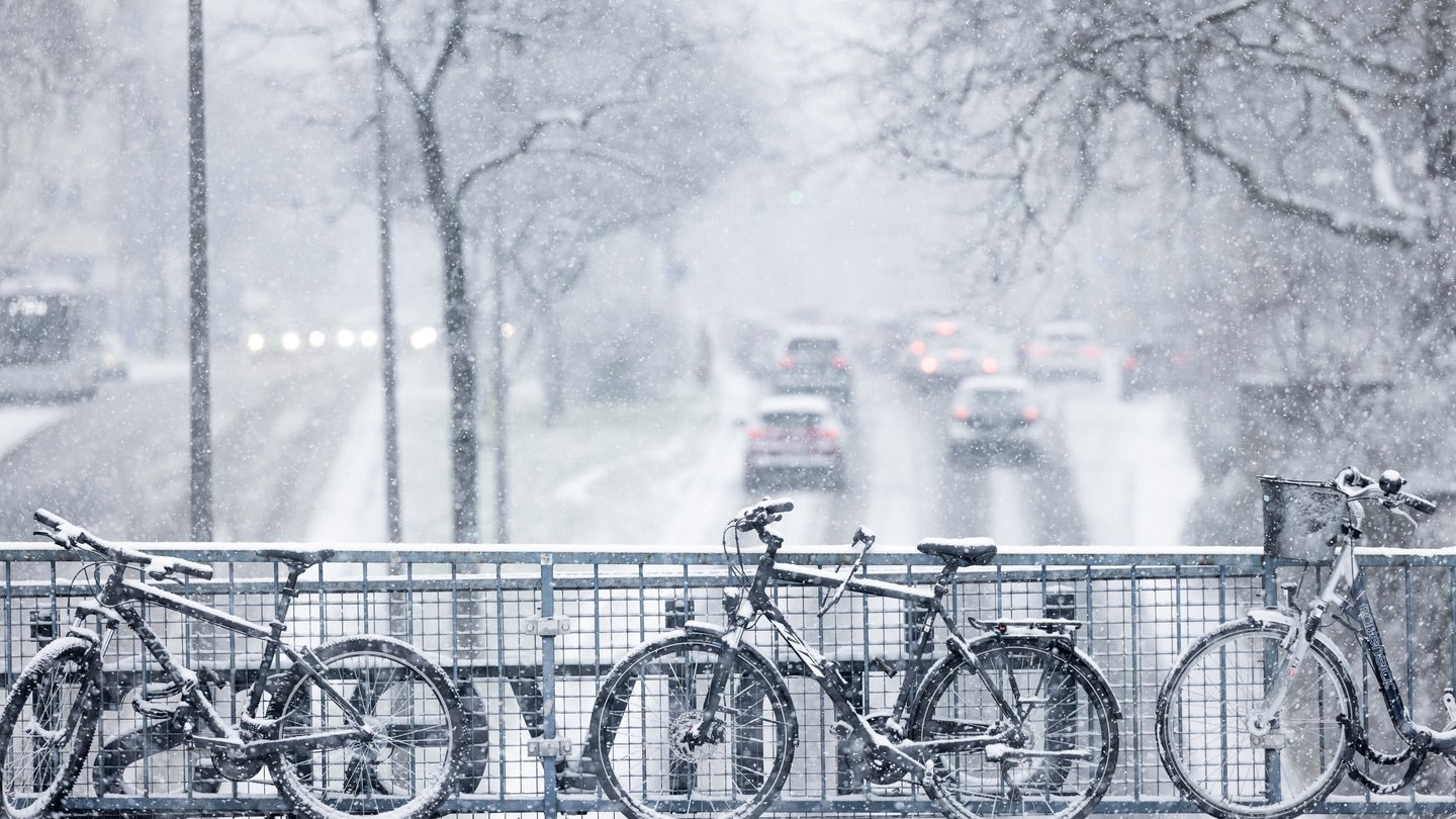 Glatteis und Schnee in RLP und BW