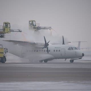 Schnee, Eis und Glätte sorgten auch am Stuttgarter Flughafen für Probleme