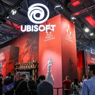 Das Spiel Assassins Creed Shadows wird am Stand von Ubisoft auf der Gamescom 2024 in Köln vorgestellt.