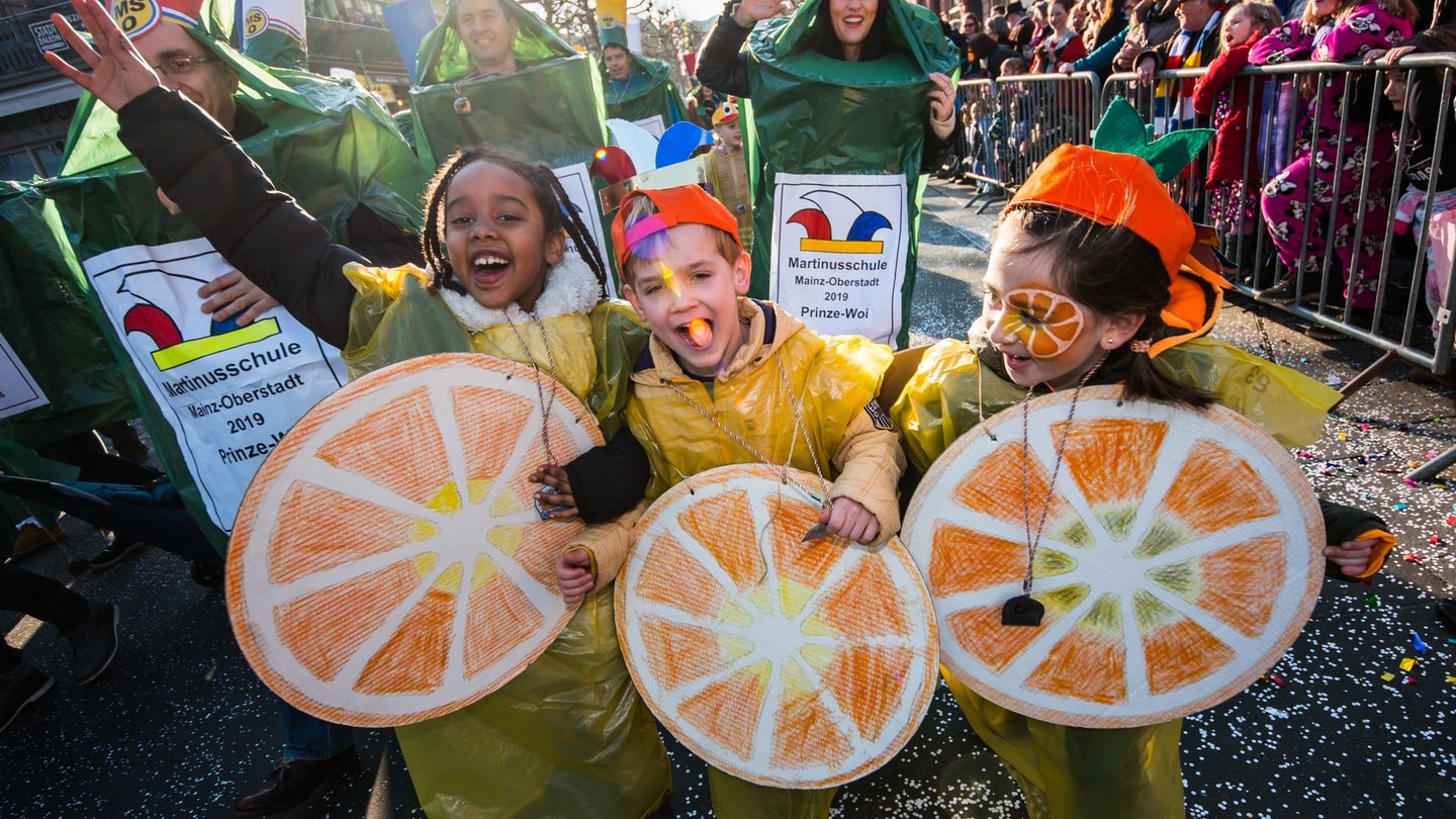 Kein-Zwangsk-ssen-Elf-Kindergrundrechte-bei-Mainzer-Fastnacht