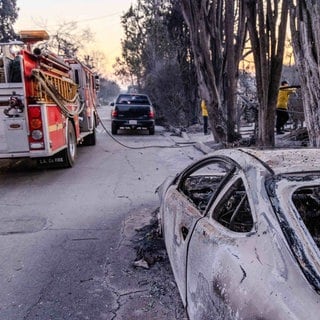 Das Feuer in LA zerstörte viele Grundstücke: Vereinzelt dürfen Menschen im Umkreis von Los Angeles zurückkehren. 